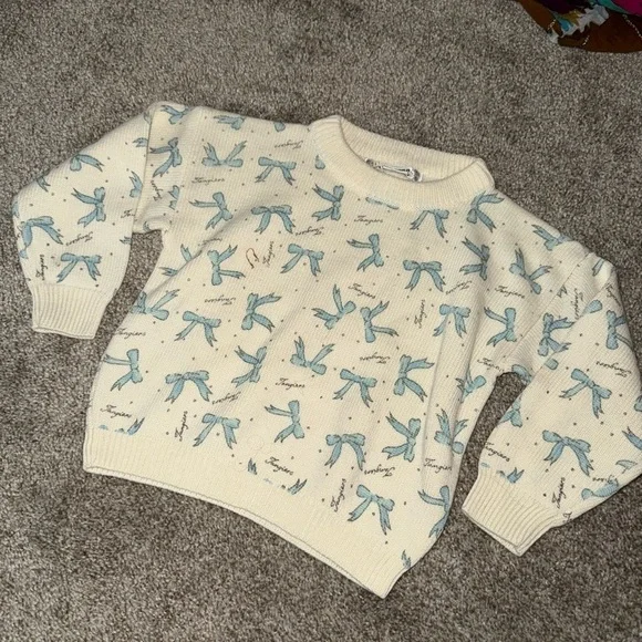 Tangiers Vintage White Sweater with Blue Bow Pattern size M - Picture 2 of 4